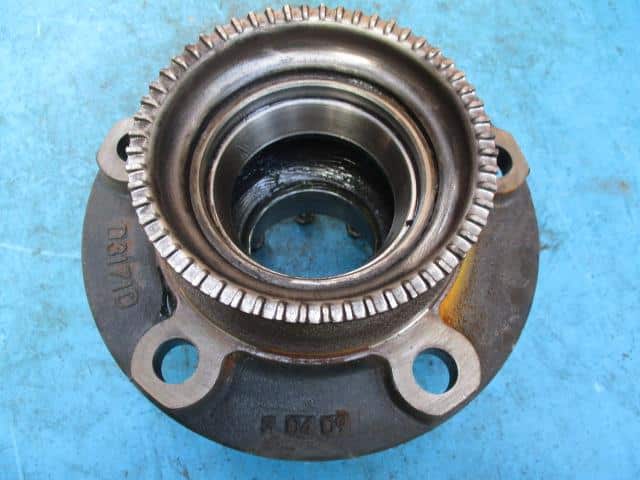 Rear Wheel Hub ISUZU 2013 TKG-NLR85 — photo 4