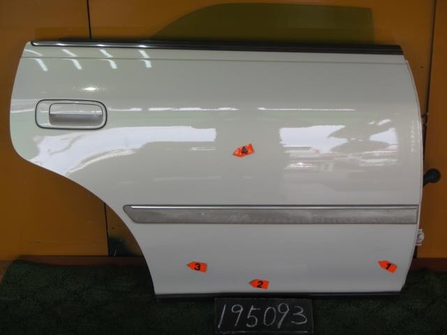 Rear Right Door Assembly TOYOTA Mark II 2000 GF-GX100 — photo 1