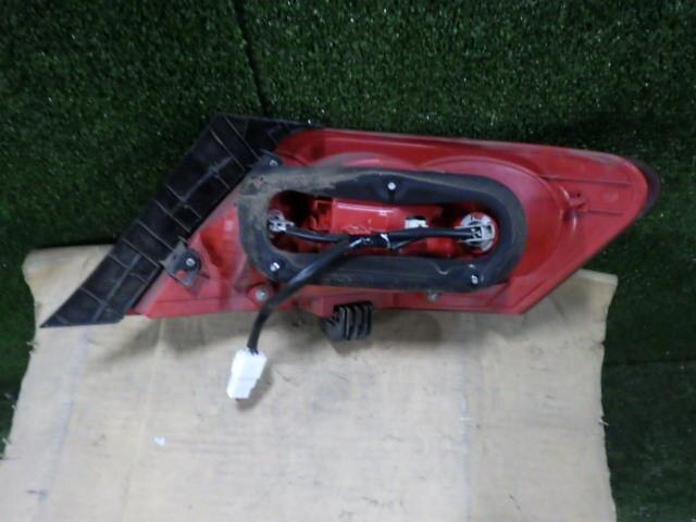 Left Tail Light TOYOTA Mark X 2005 DBA-GRX125 — photo 4