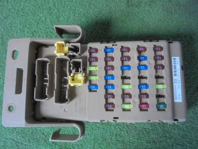 Fuse Box SUBARU Legacy 2010 DBA-BM9 82201AJ000 — photo 2