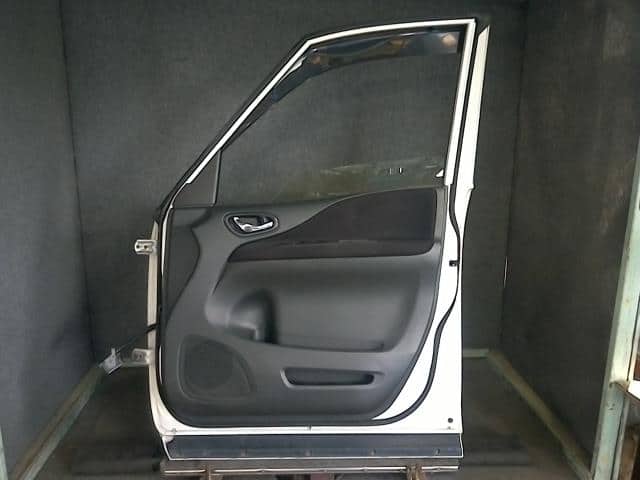 Front Right Door Assembly NISSAN Serena 2012 DAA-HFC26 — photo 4