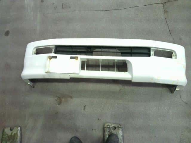 Front Bumper DAIHATSU Hijet 2002 LE-S210P — photo 1