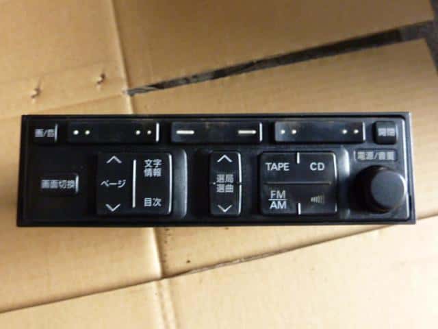 Radio-Cassette MITSUBISHI Chariot Grandis 1999 GF-N84W — photo 1