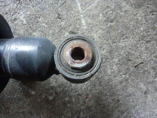Rear Right Strut HONDA Stream 2001 LA-RN3 — photo 2