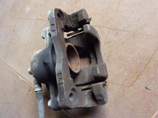 Front Left Caliper SUZUKI Wagon R 2002 UA-MC22S — photo 2