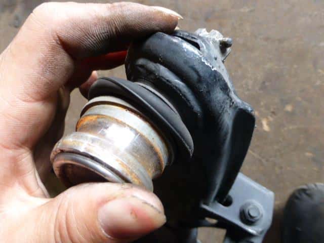 Front Left Lower Control Arm SUBARU Impreza 2005 LA-GG2 — photo 3