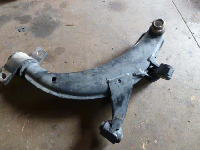 Front Left Lower Control Arm SUBARU Impreza 2005 LA-GG2 — photo 1