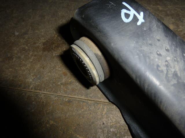 Front Right Lower Control Arm TOYOTA Granvia 1997 KD-KCH10 — photo 3