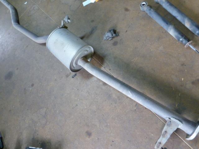 Exhaust Center Muffler TOYOTA Estima 2000 GH-ACR30 — photo 4