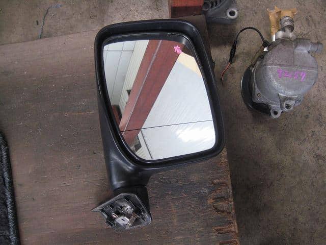 Right Side Mirror DAIHATSU Move 1997 E-L600S — photo 1