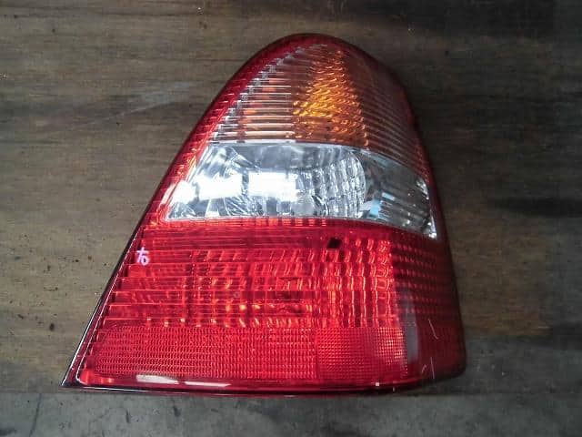 Right Tail Light HONDA Odyssey 2000 LA-RA6 — photo 1