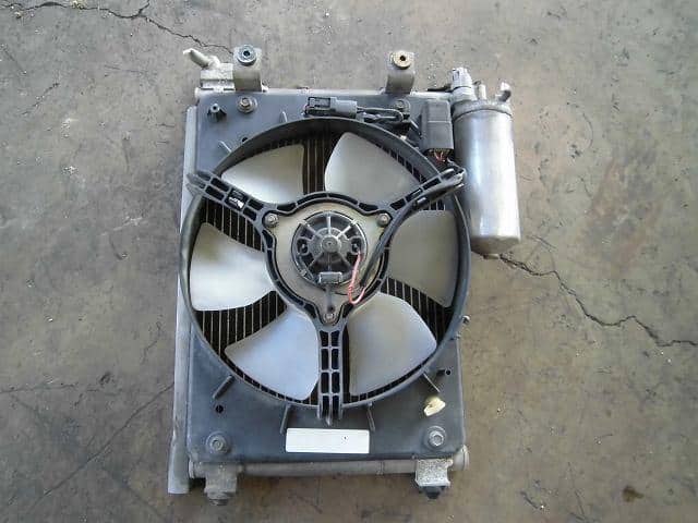 Condenser SUZUKI Every 1999 GD-DA52V — photo 1