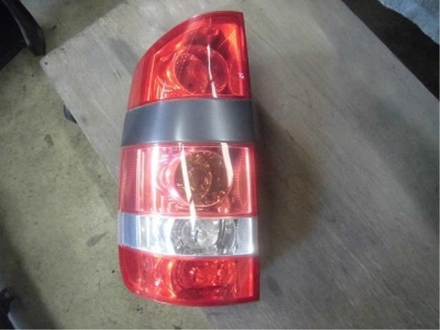 Left Tail Light TOYOTA Noah 2002 TA-AZR60 — photo 1