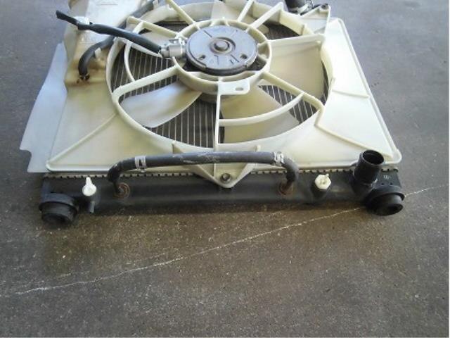 Radiator TOYOTA Vitz 2001 TA-NCP10 — photo 2