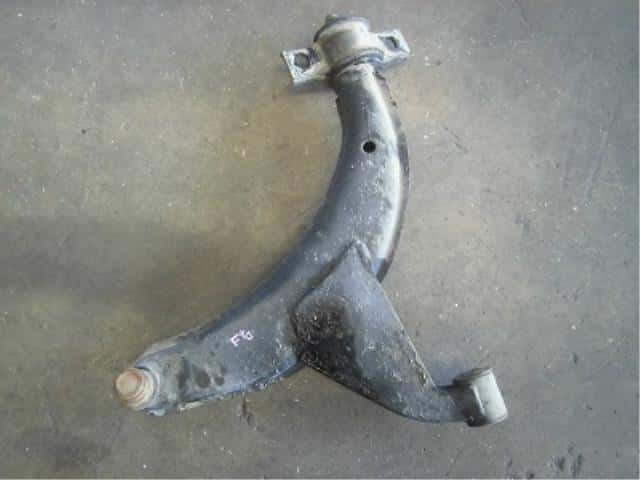 Front Right Lower Control Arm SUBARU Sambar 1996 V-KS4 — photo 1