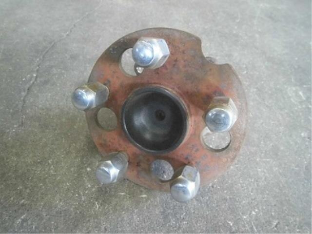 Rear Wheel Hub TOYOTA Noah 2002 TA-AZR60 — photo 3