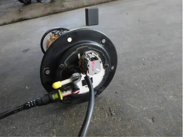 Fuel Pump NISSAN Moco 2005 CBA-MG21 — photo 3