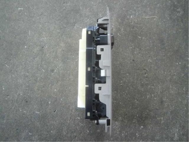 Power Window Switch TOYOTA Noah 2005 CBA-AZR65 — photo 3