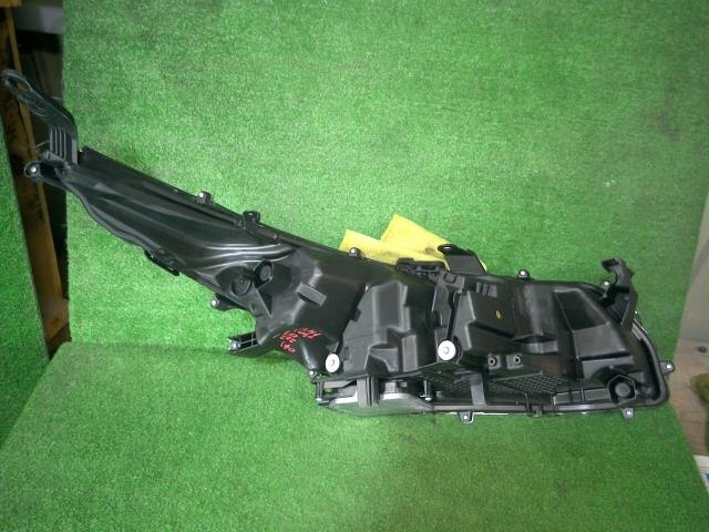 Left Headlight TOYOTA Prius 2017 DLA-ZVW52 — photo 2