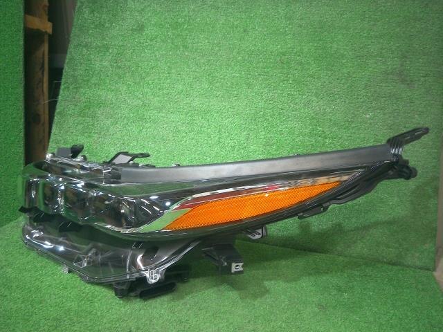 Left Headlight TOYOTA Prius 2017 DLA-ZVW52 — photo 3