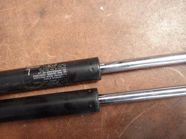 Tail Gate Damper TOYOTA bB 2007 DBA-QNC20 — photo 2