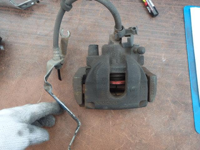 Rear Left Caliper VOLVO Volvo 60 series 2003 LA-RB5244 — photo 1