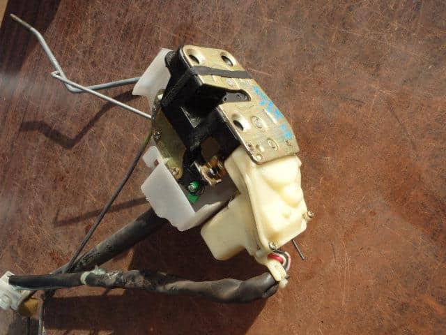 Door Lock Solenoid MAZDA Capella Cargo 2001 GF-GWEW — photo 3