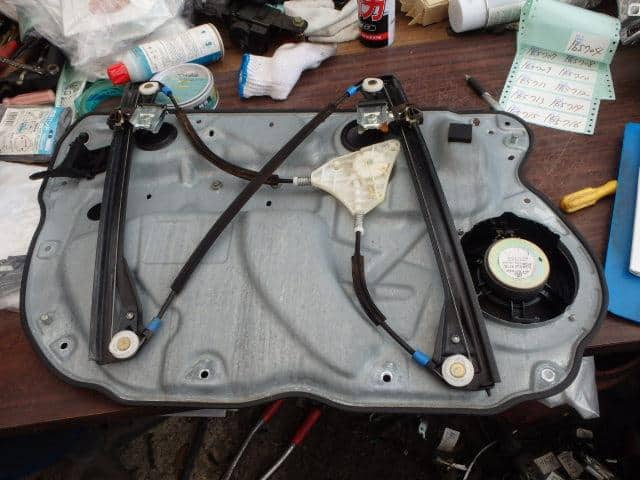 Front Right Door Regulator VOLKSWAGEN Polo 2006 GH-9NBKY — photo 1