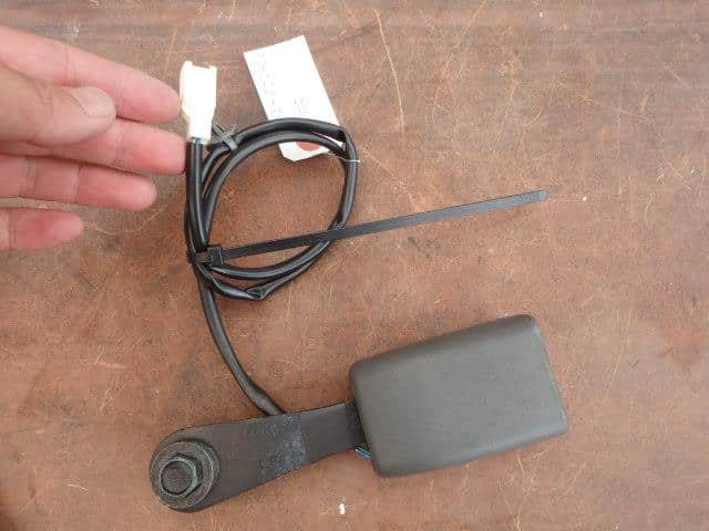 Seat Belt MAZDA Familia 2011 DBF-BVY12 1N1057620 — photo 1