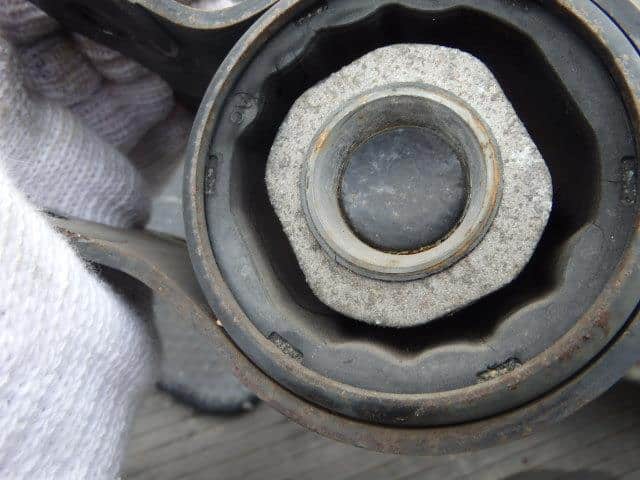 Front Right Lower Control Arm MAZDA Axela 2006 CBA-BKEP B32H34300B — photo 4