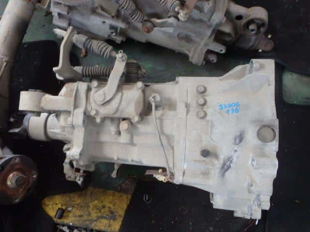 Manual Transmission DAIHATSU Hijet 2004 LE-S200V — photo 1