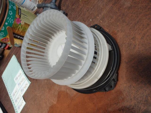 Blower Motor TOYOTA Prius 2016 DAA-ZVW50 — photo 3