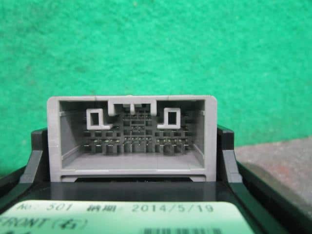 Power Window Switch HONDA Fit 2013 DAA-GP6 35750T5AJ01 — photo 4