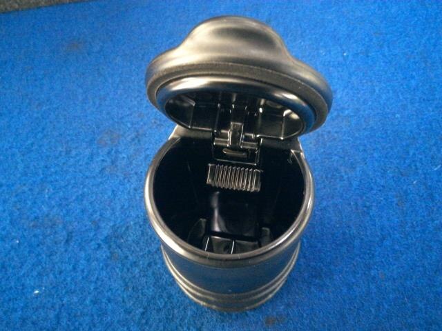 Ashtray TOYOTA Wish 2006 CBA-ZNE14 — photo 2