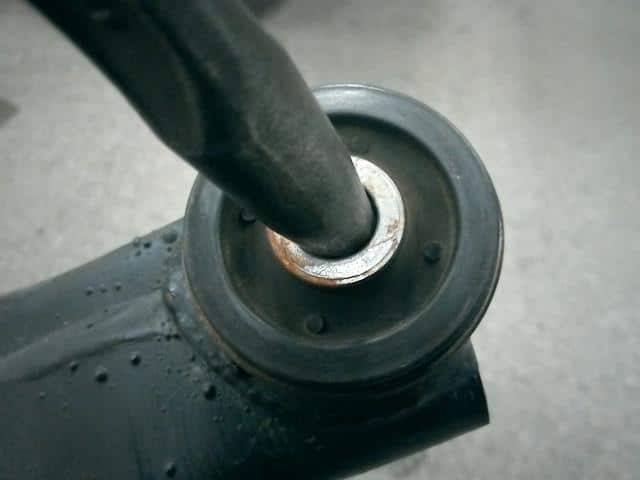 Front Right Lower Control Arm NISSAN Nv350 — photo 4