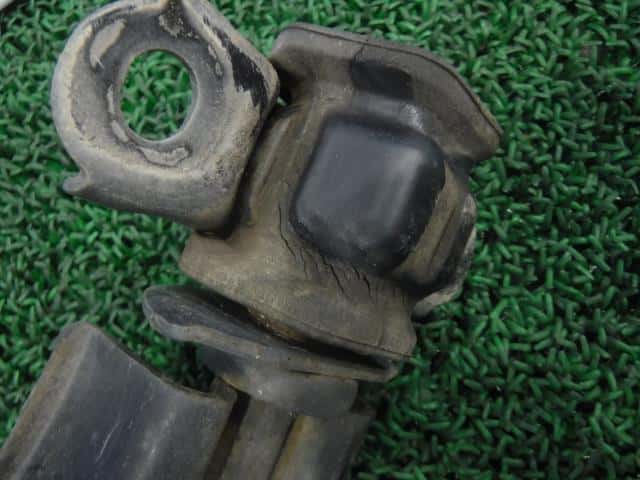 Front Right Lower Control Arm HONDA Vamos Hobio 2005 ABA-HM4 — photo 4