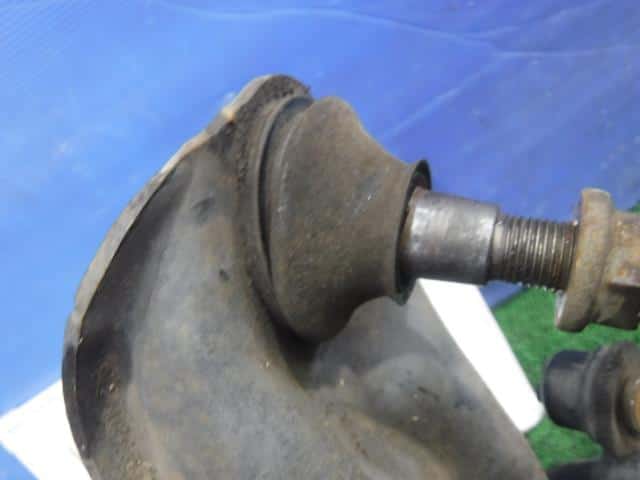 Front Right Lower Control Arm HONDA Vamos Hobio 2005 ABA-HM4 — photo 2