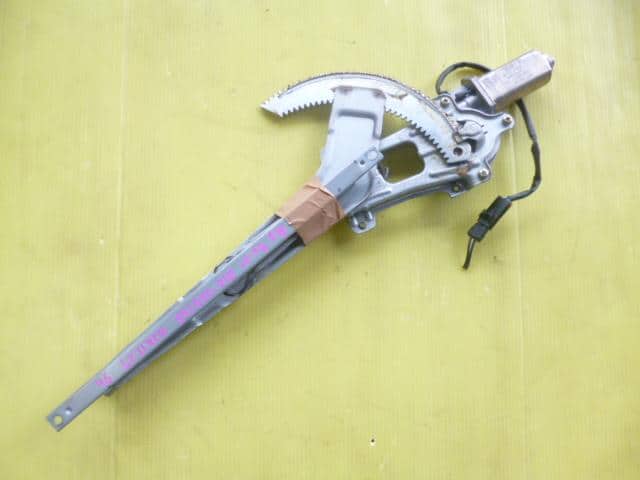 Front Right Door Regulator NISSAN Cube 1998 GF-Z10 — photo 1