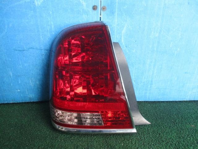 Left Tail Light TOYOTA Crown Majesta 1999 GH-UZS171 — photo 1