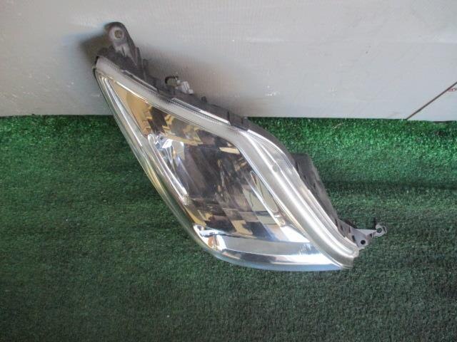Right Headlight TOYOTA Prius 2003 ZA-NHW20 — photo 3