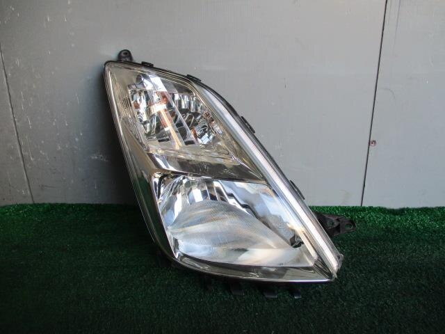 Right Headlight TOYOTA Prius 2003 ZA-NHW20 — photo 1