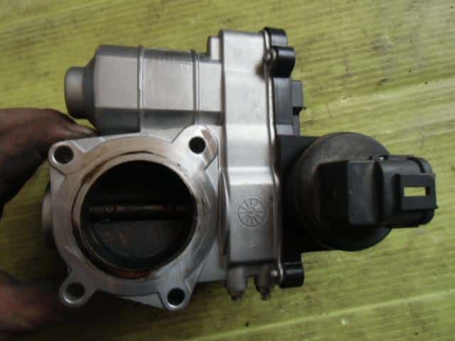 Throttle Body NISSAN Cube 2003 UA-BZ11 — photo 1
