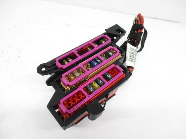 Fuse Box AUDI Audi a4 2012 DBA-8KCDN 4H0941824 — photo 1