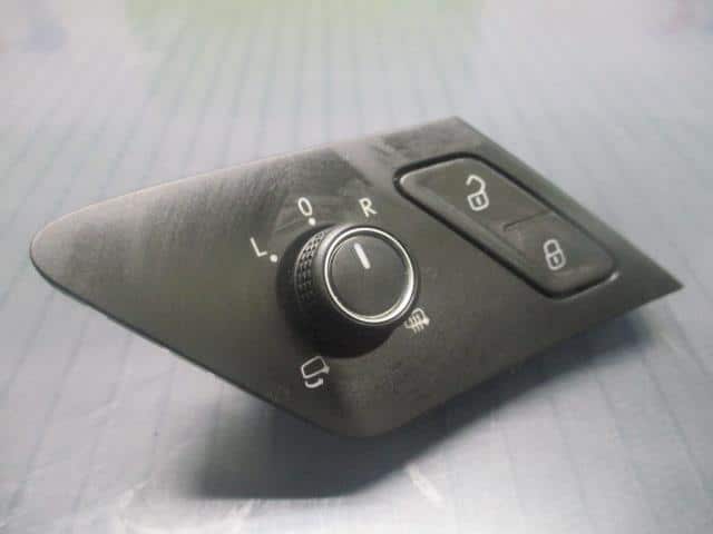 Switch VOLKSWAGEN Golf 2014 DBA-AUCJZ — photo 2