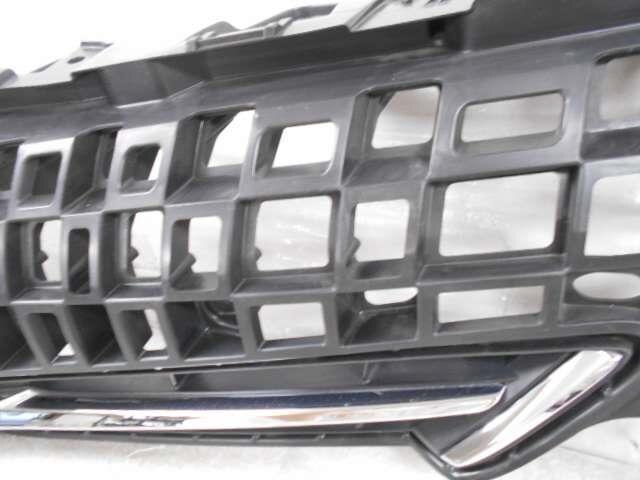 Radiator Grille TOYOTA Prius Alpha 2011 DAA-ZVW41 — photo 3