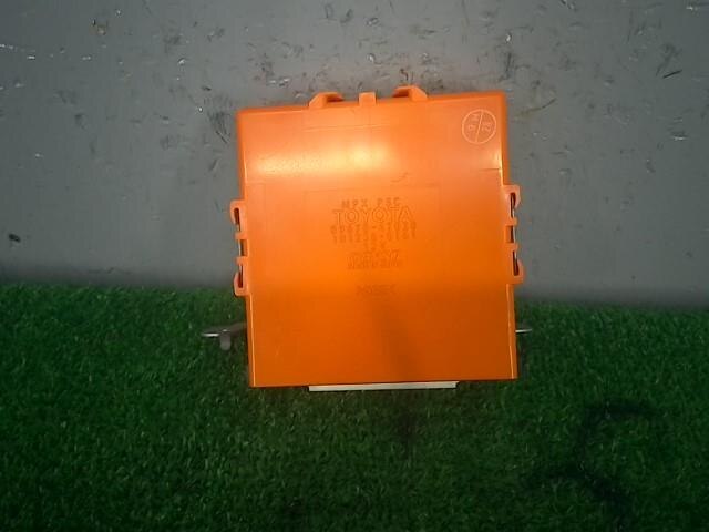 Control Unit TOYOTA Prius 2006 DAA-NHW20 — photo 1