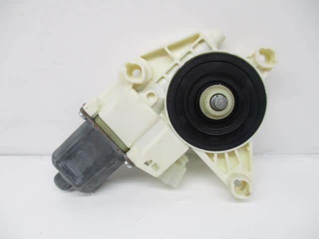 Front Left Door Regulator MERCEDES-BENZ Benz a class 2014 DBA-176042 A2469065100 — photo 2