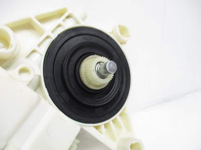 Front Left Door Regulator MERCEDES-BENZ Benz a class 2014 DBA-176042 A2469065100 — photo 3