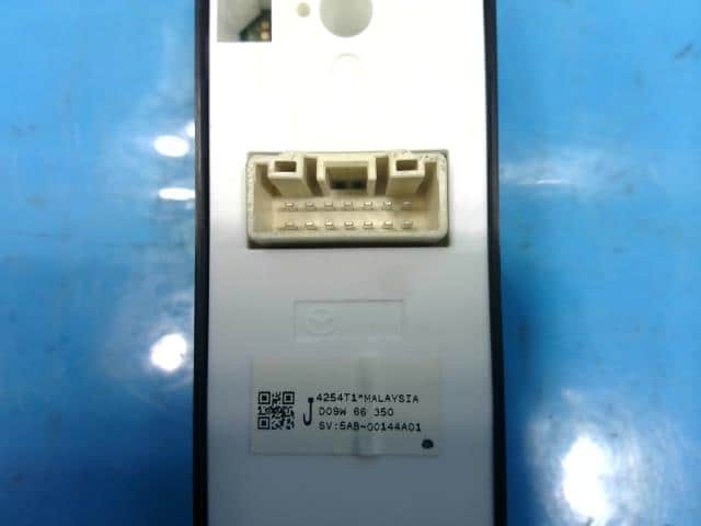 Power Window Switch MAZDA Demio 2015 LDA-DJ5FS D09W66350 — photo 4