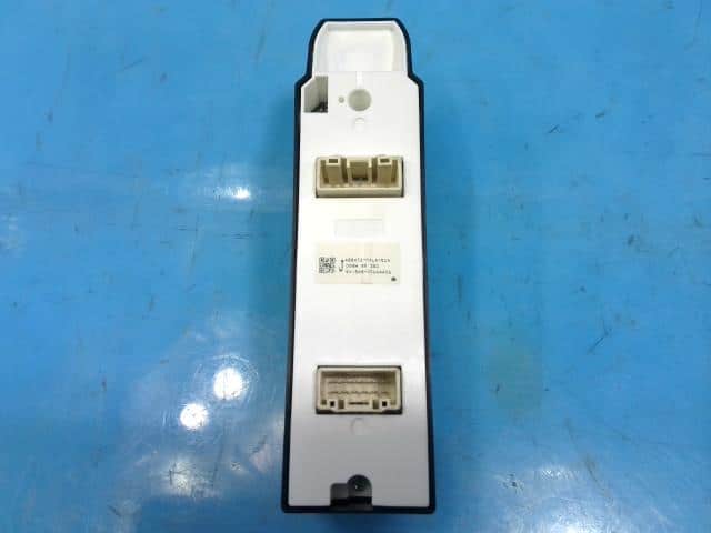 Power Window Switch MAZDA Demio 2015 LDA-DJ5FS D09W66350 — photo 3